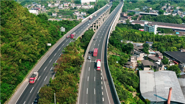 千庫網_高速公路車流交通高速公路大貨車_攝影圖編號232451.jpg